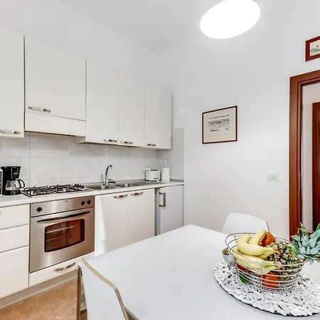 Charming 6 Guests Flat 10 Minutes From Vatican Apartment