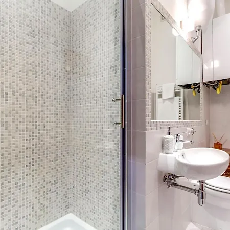 Charming 6 Guests Flat 10 Minutes From Vatican Apartment *
