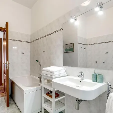 Charming 6 Guests Flat 10 Minutes From Vatican Apartment